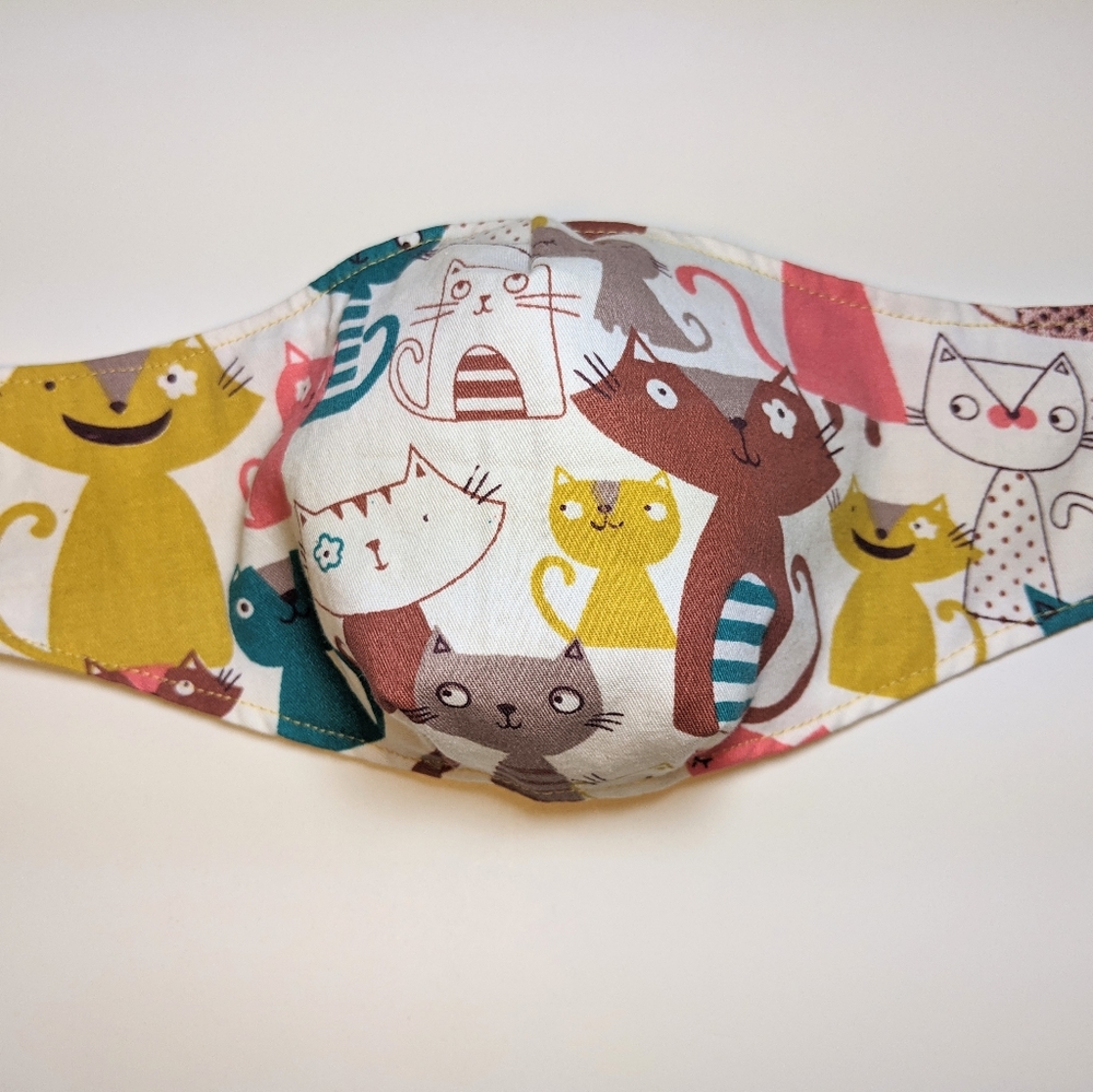 7$ 5/25$ Face mask Reversible - Picture 3 of 5